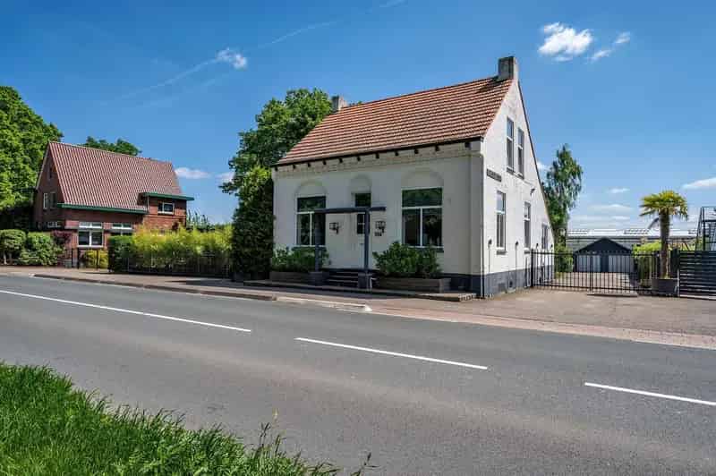 Vrijstaande woning 5 slaapkamers grote tuin nabij natuur