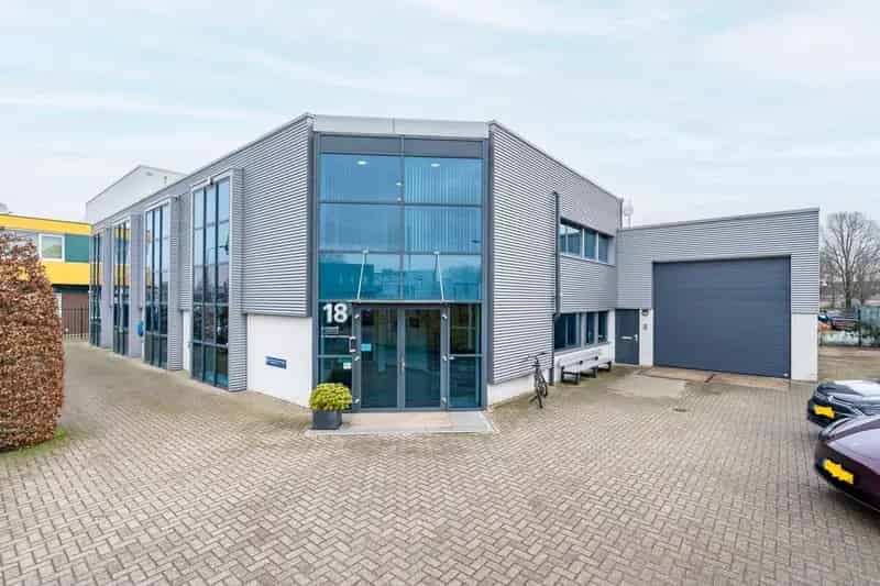 Kantoorruimte te Huur Huizen 1086 m² Bedrijfsgebouw