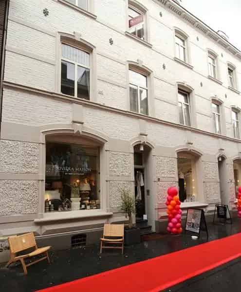 Luxe afgewerkt gestoffeerd appartement gelegen op