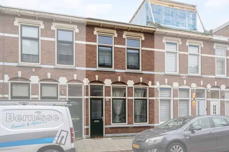 Huis te koop Schiedam Beierlandsestraat: Tussenwoning starters gezin