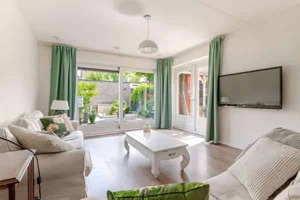 Luxe Villa Almere 4 slaapkamers 2 badkamers Grote Tuin