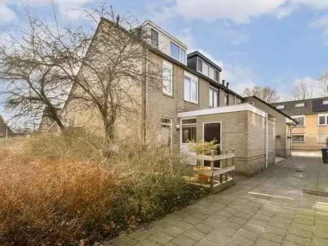 Hoekwoning 4 slaapkamers Amstelveen Ruime tuin Zonnepanelen