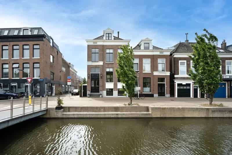 Huis te koop Spoorsingel Delft 9 slaapkamers 2 badkamers