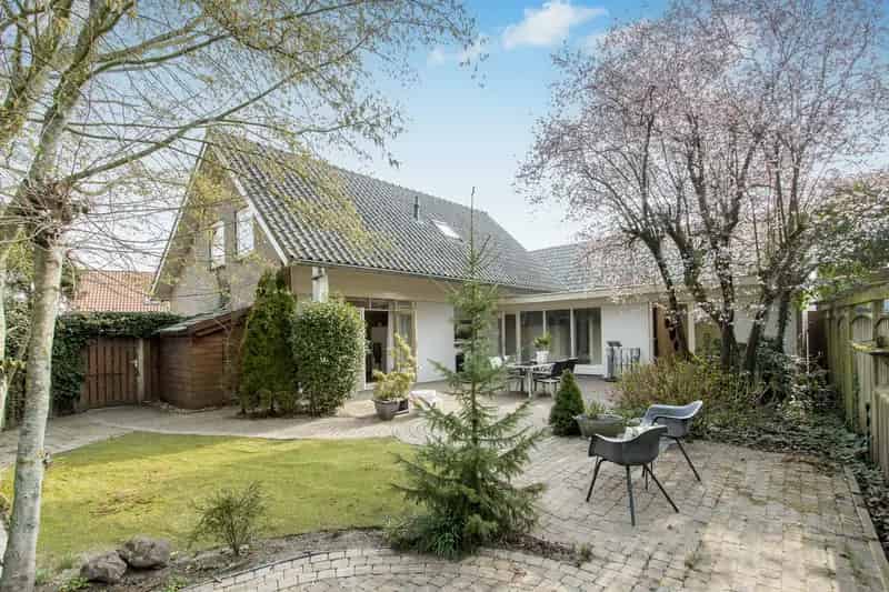Vrijstaande woning te Genderen 5 slaapkamers garage/werkplaats