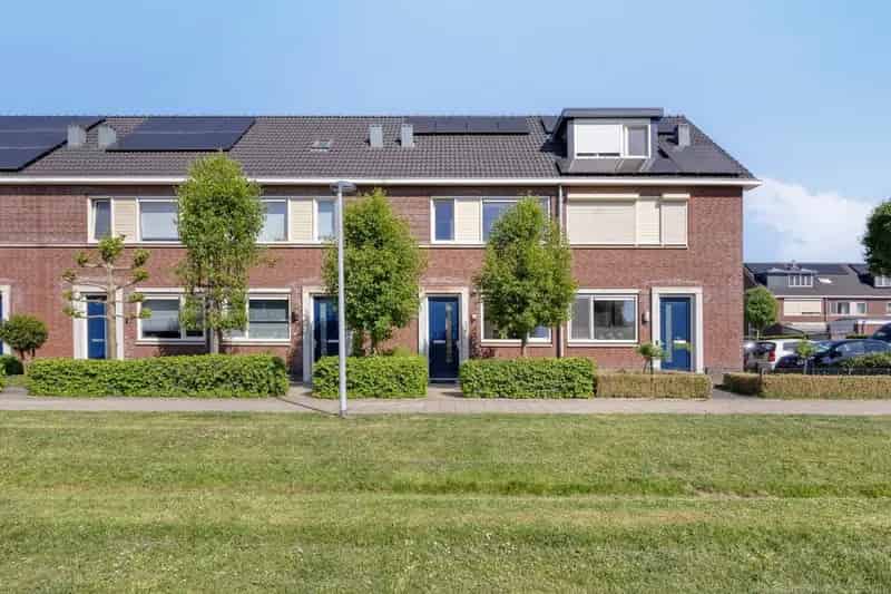 Moderne Gasloze Tussenwoning met 3 slaapkamers te koop