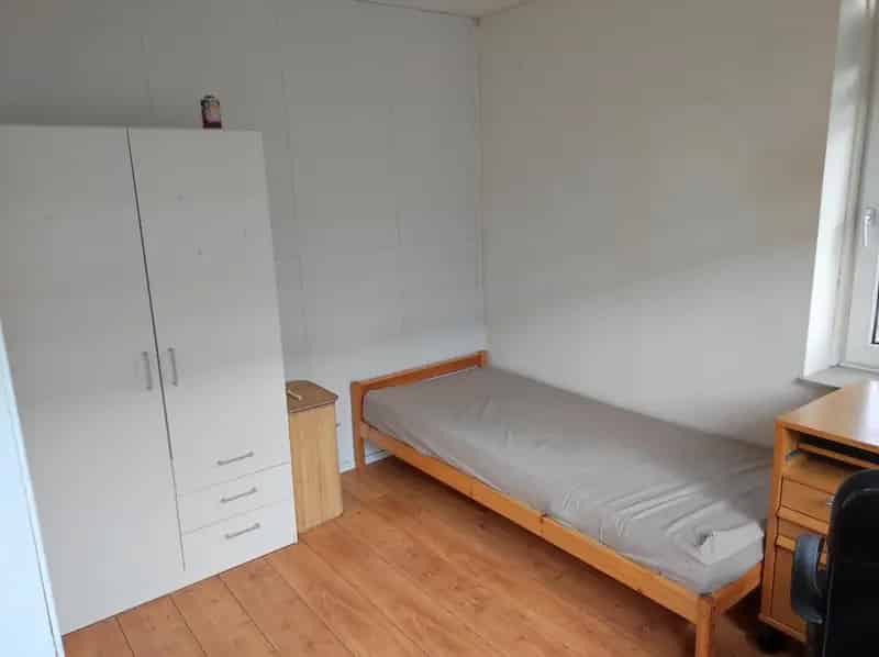 Net gemeubileerde studenten kamer nabij station