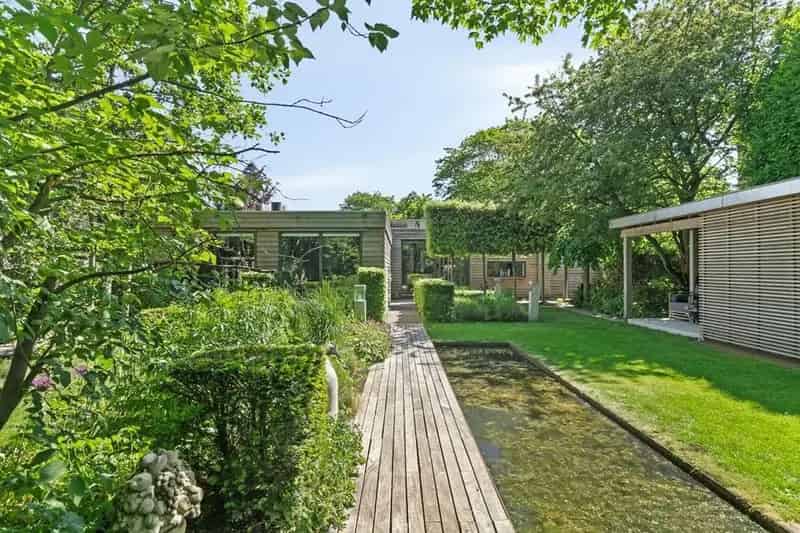 Luxe Bungalow Barendrecht 4 slaapkamers 2 badkamers tuin