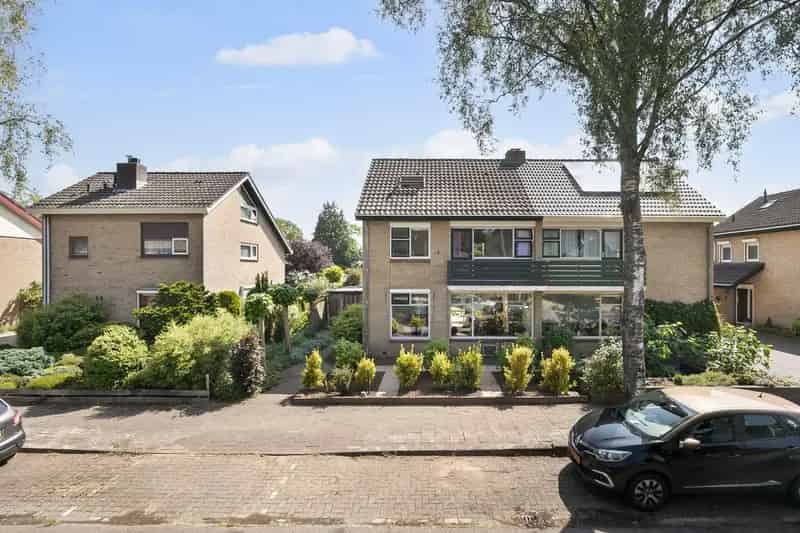 Ruime 2-onder-1-kapwoning met Bijgebouw in Dieren