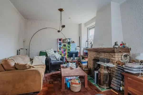 Vriendelijk huis met authentieke elementen en bijgebouwen