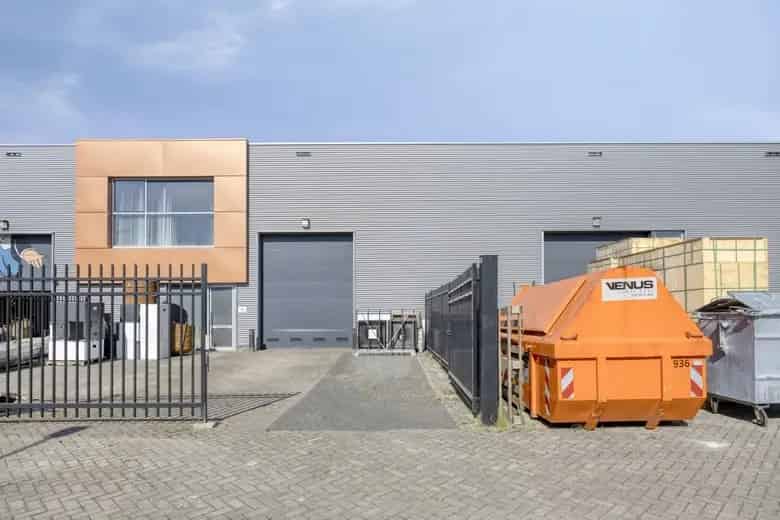 383 m2 bedrijfsruimte te koop in Dordrecht