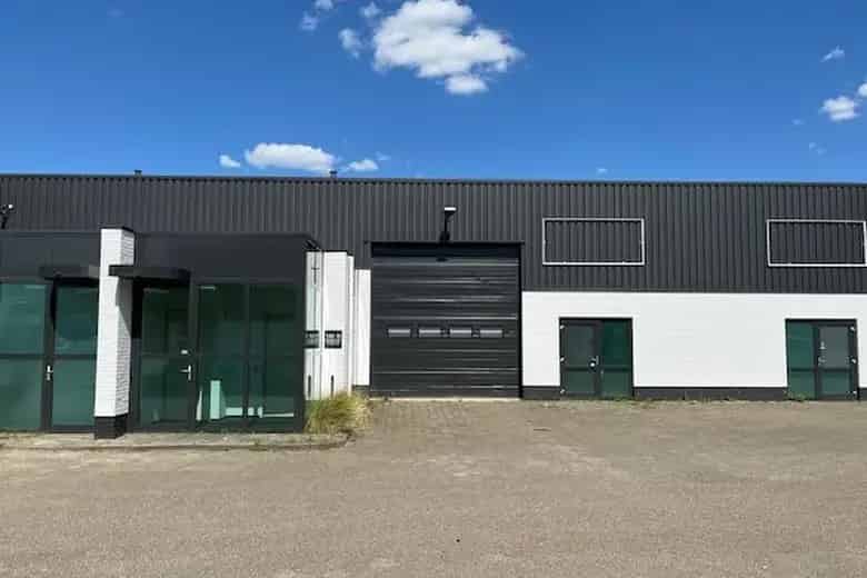 300m2 Bedrijfsruimte te Huur Weert Kantoor 28m2