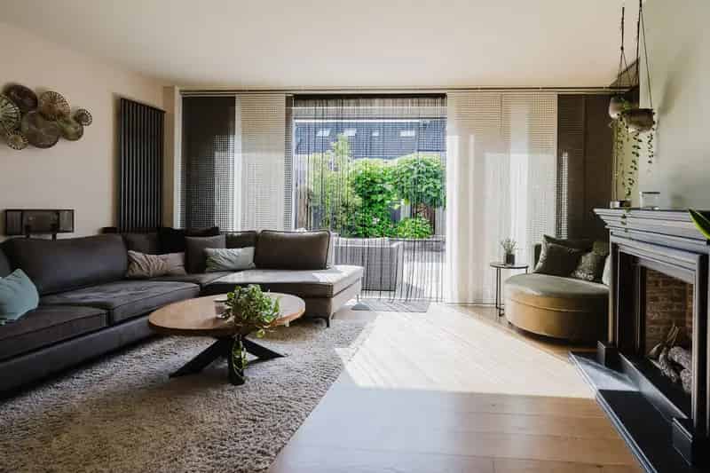 Sfeervolle Tussenwoning met Twee Badkamers en Ruime Tuin