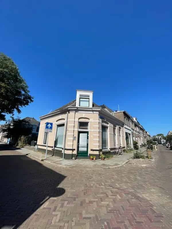 Gerenoveerd Semi Appartement Assendorp 42m2