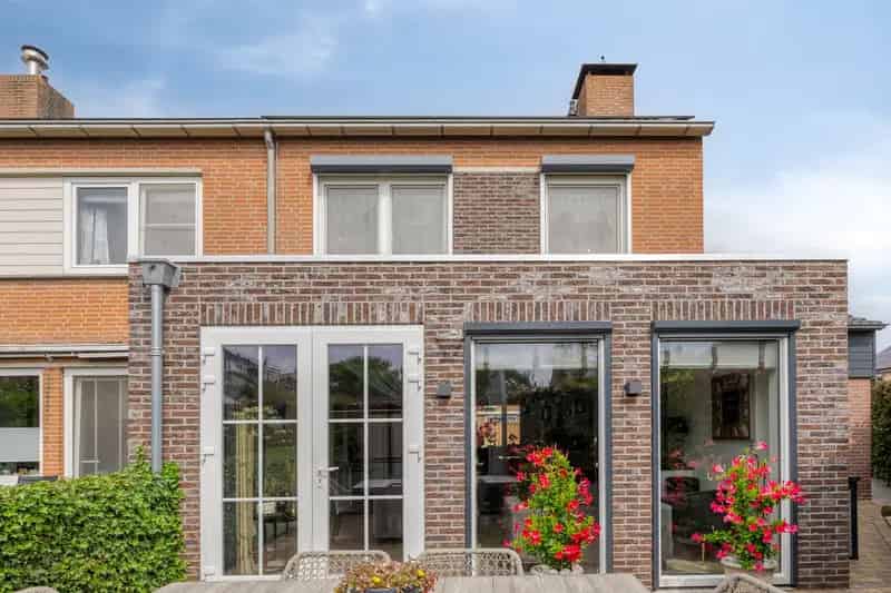 Huis te koop Ewijk: Ruime hoekwoning met garage en 15 zonnepanelen