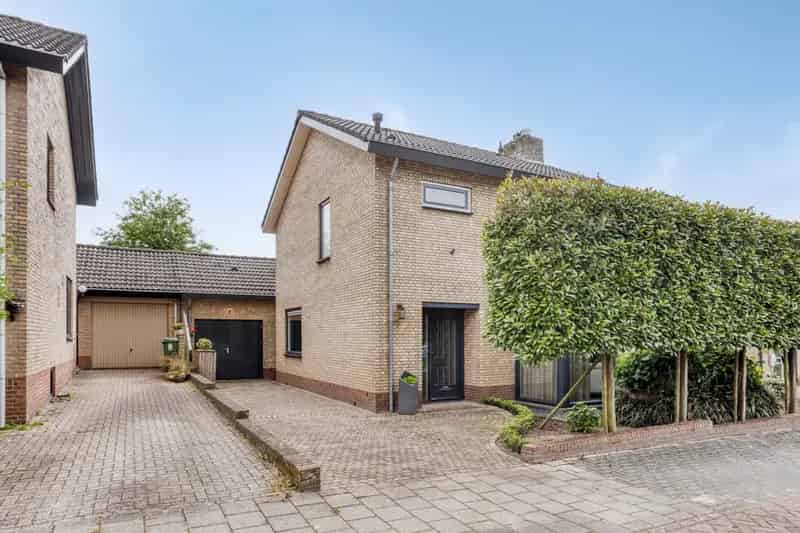 Ruime geschakelde woning te Breedeweg met garage en tuin