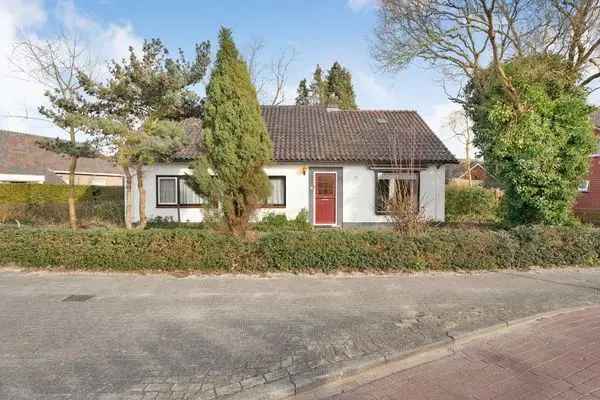 Semi-bungalow Ommen Renovatieproject Ruime Tuin