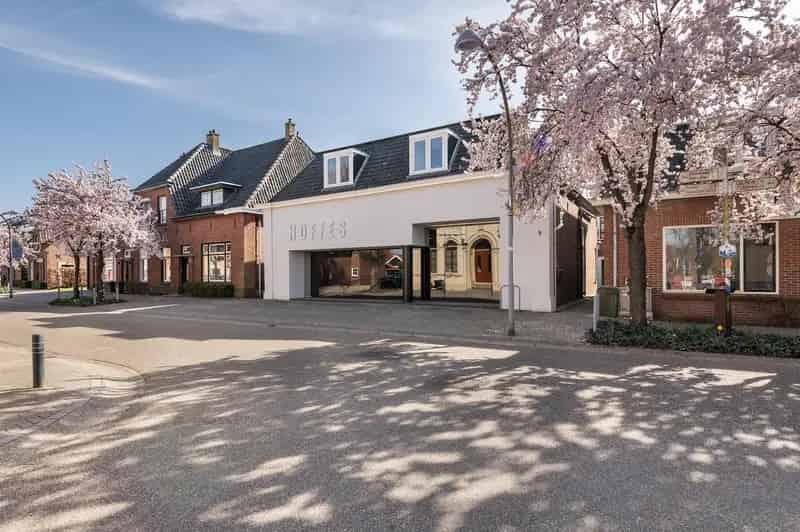 Diepenheim: Bovenwoning met Winkelruimte - Wonen en Werken