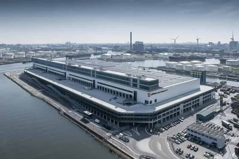 Bedrijfshal Amsterdam te Huur: 108.000m² Opslag 12.000m² Kantoor Duurzaam