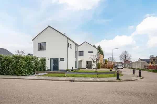 Vrijstaande woning Zetten: 3 slaapkamers, hybride warmtepomp, instapklaar