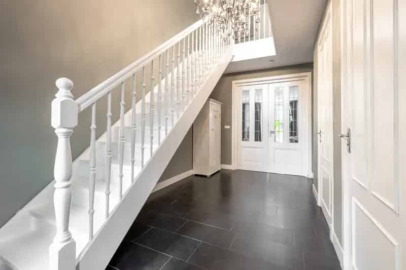 Luxe Villa Almere: Ruime woning met 7 slaapkamers en garage