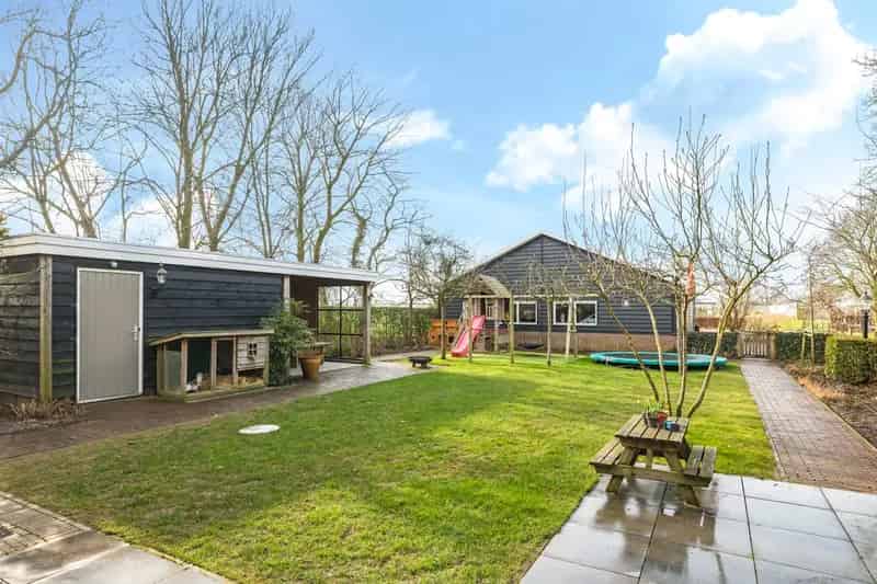 Vrijstaand woonhuis met bedrijfshal te Andelst