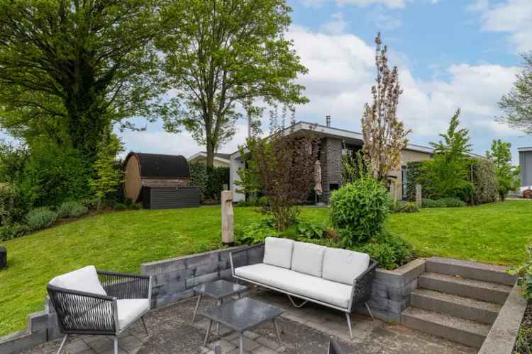 Luxe Chalet met Sauna Jacuzzi en Tuin aan het Water