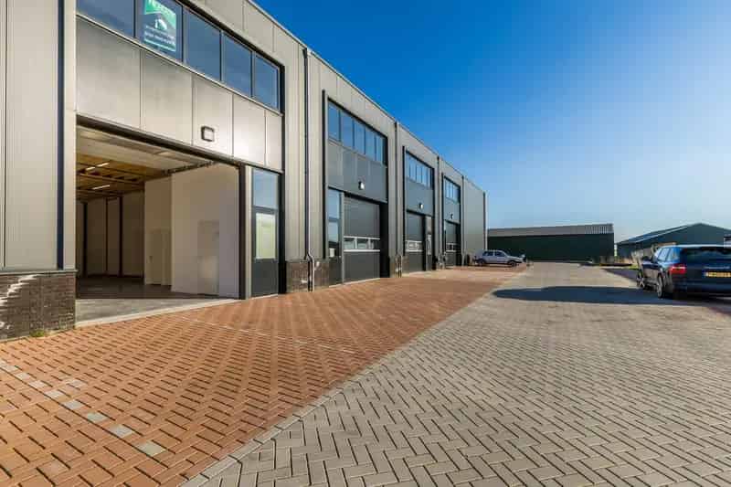 Bedrijfshal Gouderak 107m2 Bedrijfsruimte 107m2 Kantoor