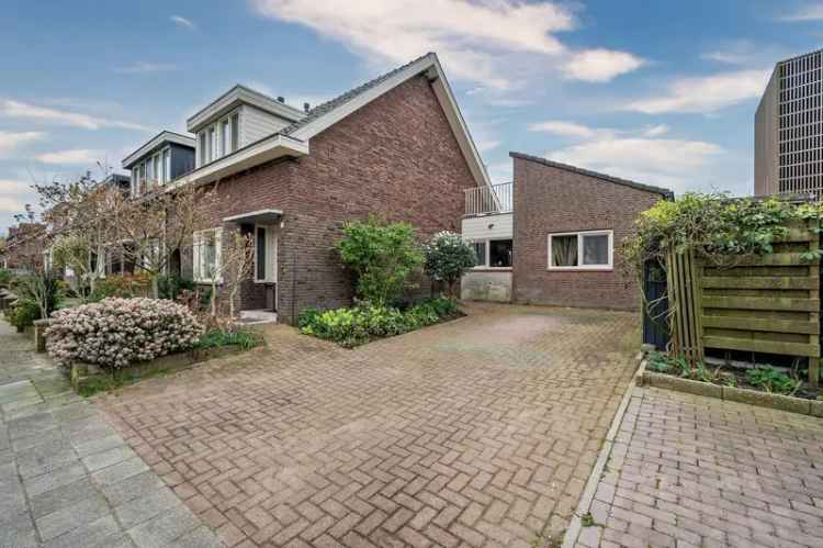 Ruime Hoekwoning Venray 194m2 2 Badkamers Tuin Zonnepanelen
