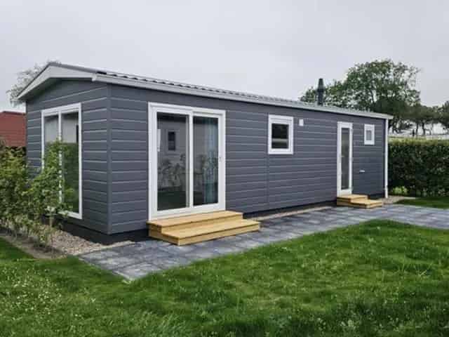 Modern Chalet te Koop: 2 slaapkamers, luxe badkamer en tuin