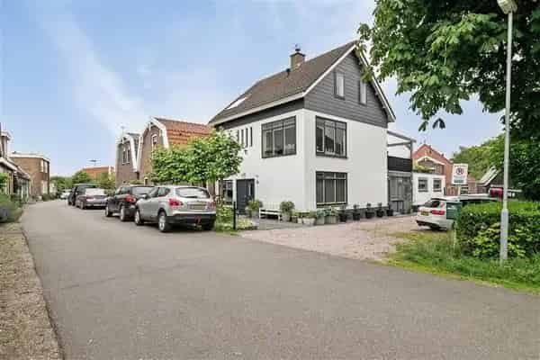 Multifunctioneel Pand Ilpendam: Praktijkruimte, Dakterras & Eigen Parkeerplaats