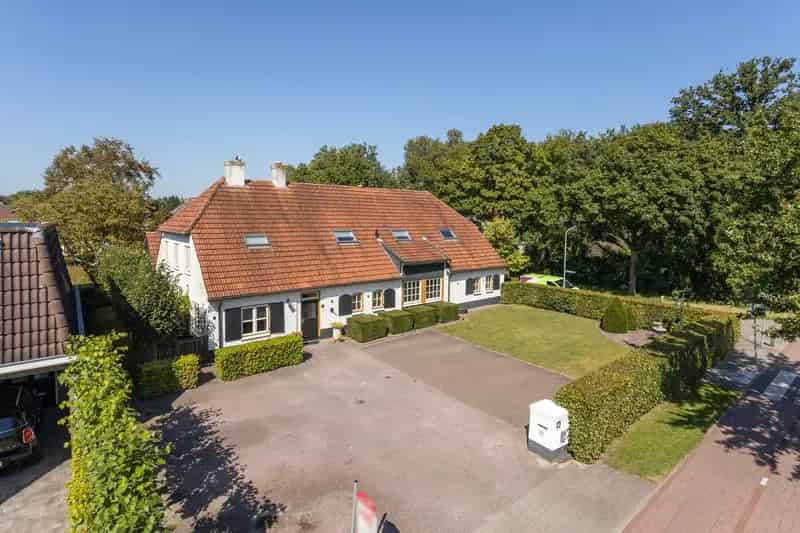 Vrijstaande Woonboerderij met Bijgebouw Vught