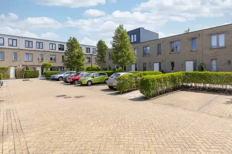 Tussenwoning Beverwijk: Instapklaar 2 Slaapkamers Mogelijkheid Extra Verdieping