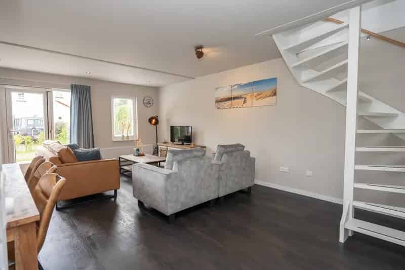 Bungalow De Krim 3 slaapkamers 2 badkamers ruime tuin