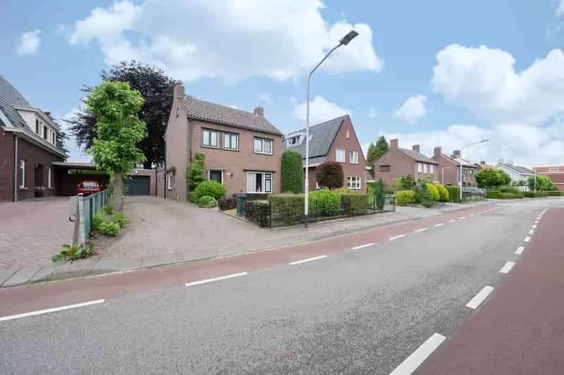 Huis te koop Hoeven: Vrijstaande woning met dubbele garage en grote tuin
