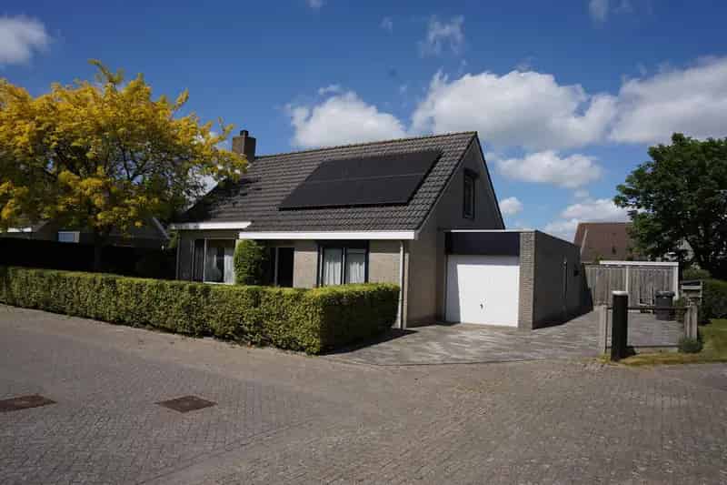 Ruim huis met 3 slaapkamers en praktijkruimte - Energielabel A