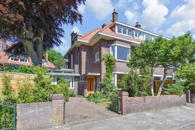Huis te Koop Den Haag Benoordenhout Ruim Hoekherenhuis