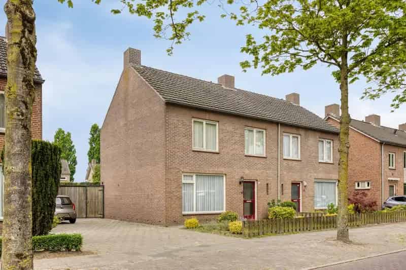 Te koop: 4 Slaapkamers Huis Heeswijk-Dinther Ruime Tuin Carport