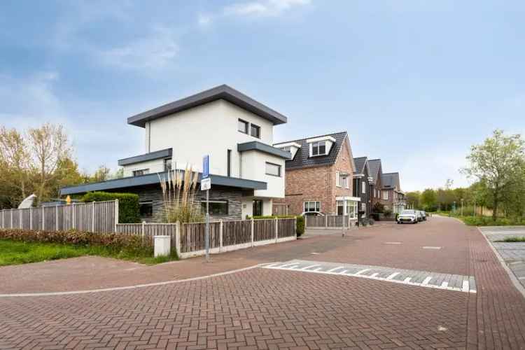 Luxe Familiewoning Almere 4 slaapkamers 2 badkamers Dakterras Zonnepanelen