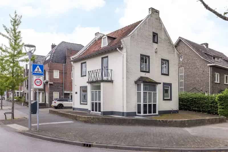 Kantoor Geleen te koop: Vrijstaand pand 200m²