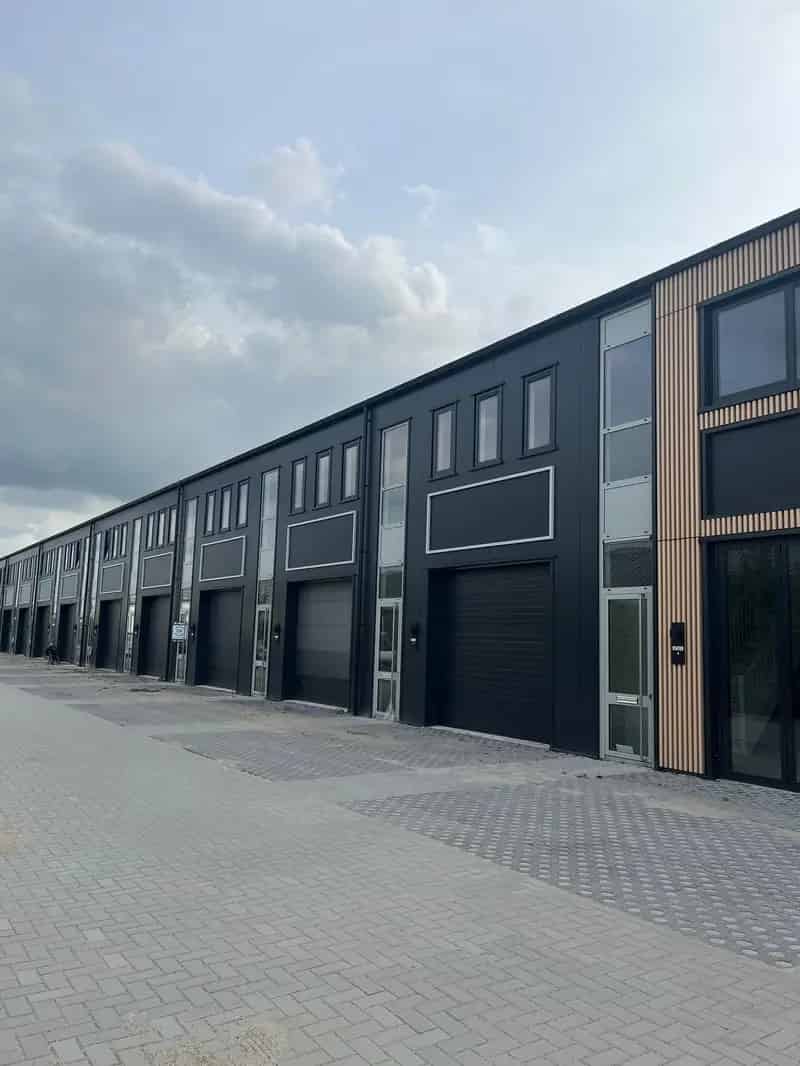 Bedrijfshal te Huur Lijnden 106m²  A5 A9 A10