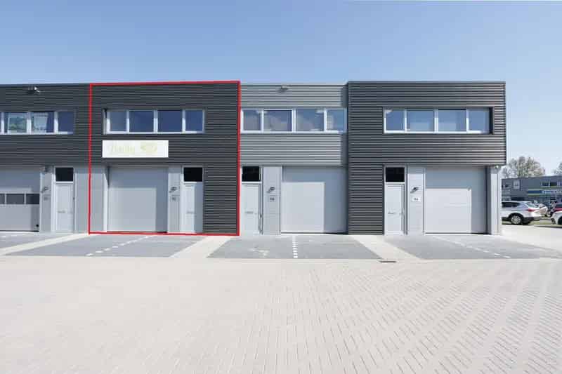 Bedrijfshal Almere te koop: 4 units in nieuwbouwcomplex