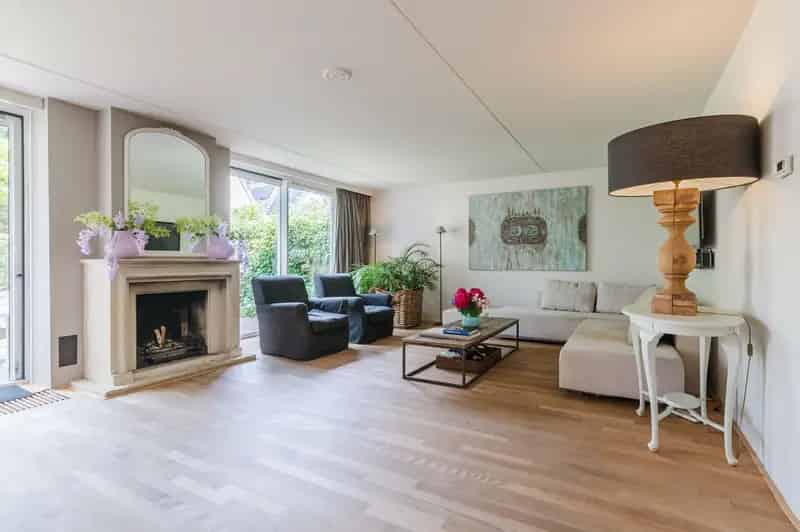 Huis te Koop Voorschoten Starrenburg: Ruime Tussenwoning met Tuin en Garage