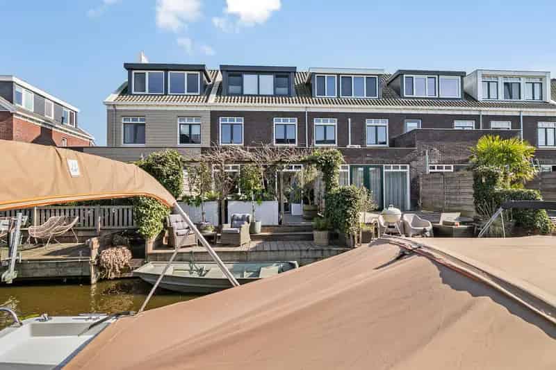 Huis te koop Oostzaan: Moderne woning aan het water