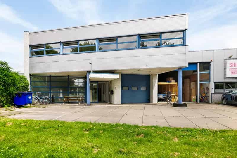 Bedrijfshal te Huur Zeewolde 400m2 Magazijn Kantoor