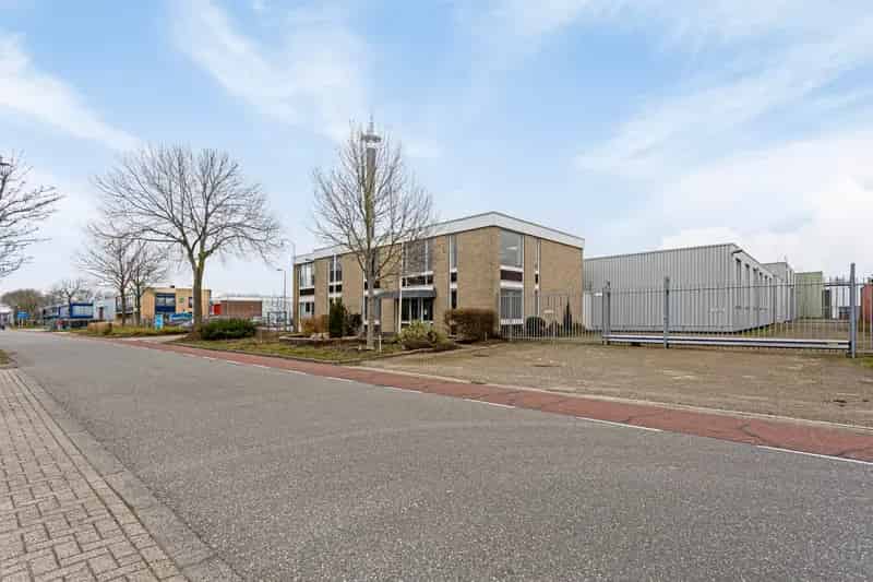 Bedrijfshal te Huur Hoorn 2561 m²