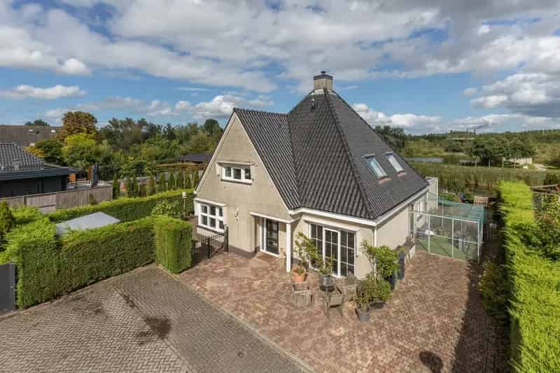 Vrijstaande Villa Amsterdam Osdorperweg 186m2 4 parkeerplaatsen