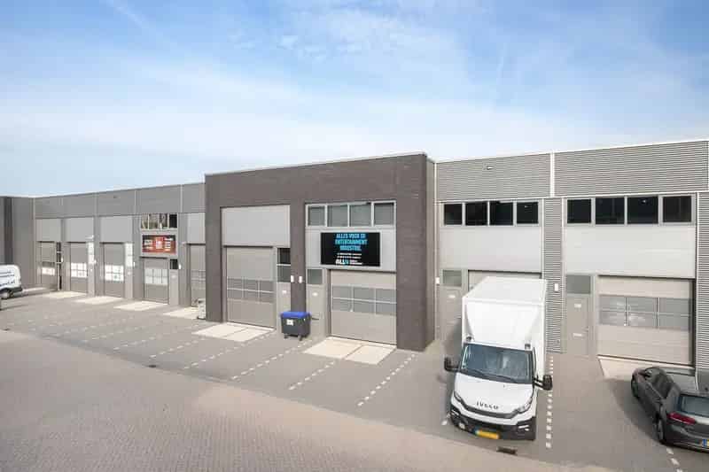 Bedrijfshal Bergschenhoek 143m² Kantoor Airco Parkeerplaatsen