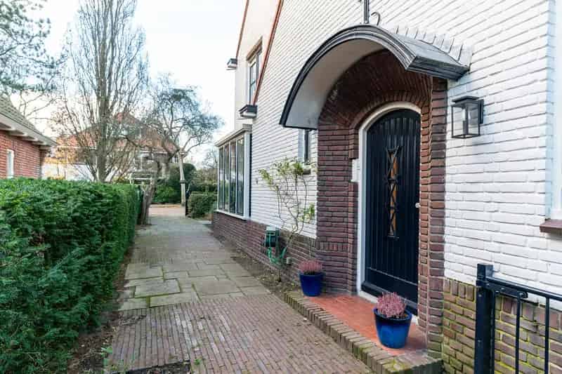Huis te koop Wassenaar 5 slaapkamers 2 badkamers grote tuin