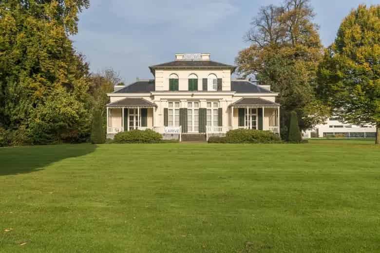 653m2 Kantoorvilla te Huur in Zeist