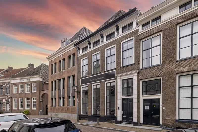 Luxe Herenhuis Zwolle Rijksmonument 4 Verdiepingen 320m2